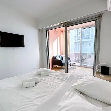 Appartement Magnifique Studio Avec Loggia, Parking, Proche De La Mer Antibes