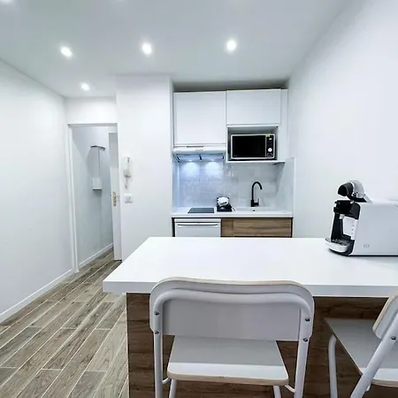 Appartement Magnifique Studio Avec Loggia, Parking, Proche De La Mer *