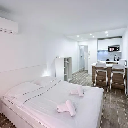 Magnifique Studio Avec Loggia, Parking, Proche De La Mer * Antibes